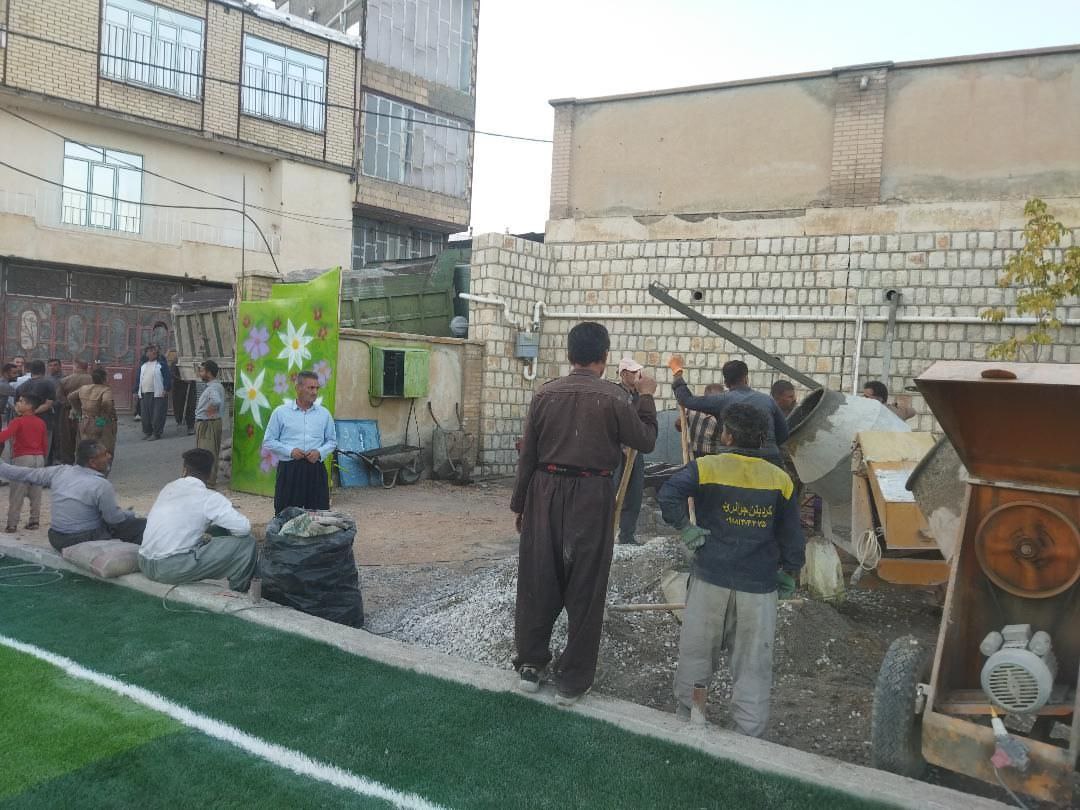 بتن‌ریزی حیاط دبیرستان دخترانه دهستان زلان با همت مردم به‌صورت خودجوش