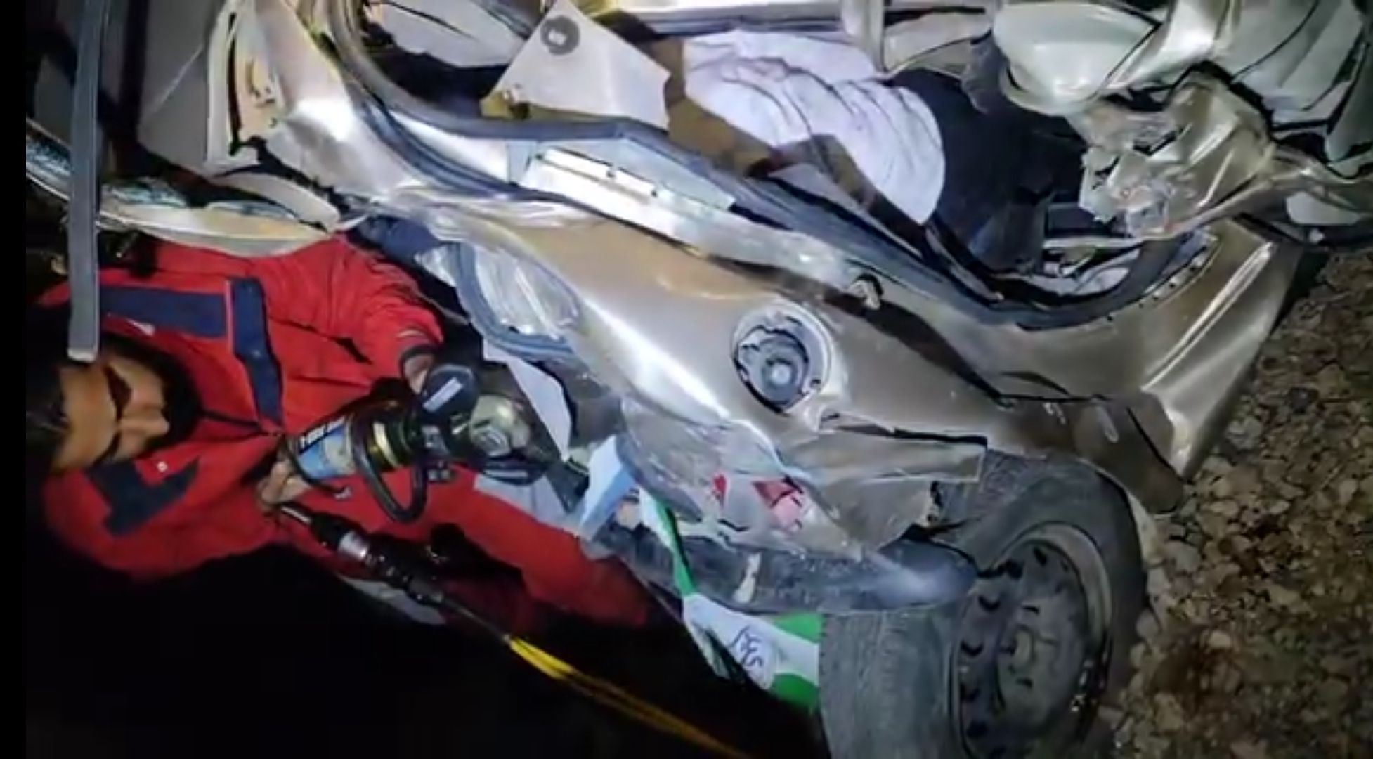 تصادف مرگبار مینی‌بوس و پژو 206 در حوالی سه‌راهی بنچله