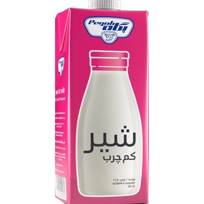 شیر نیم چرب پگاه یک و نیم لیتری